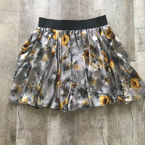 Dolce & Gabbana Floral Print 100% Silk Skirt. Size 8. Sz44 IT - Picture 2 of 7